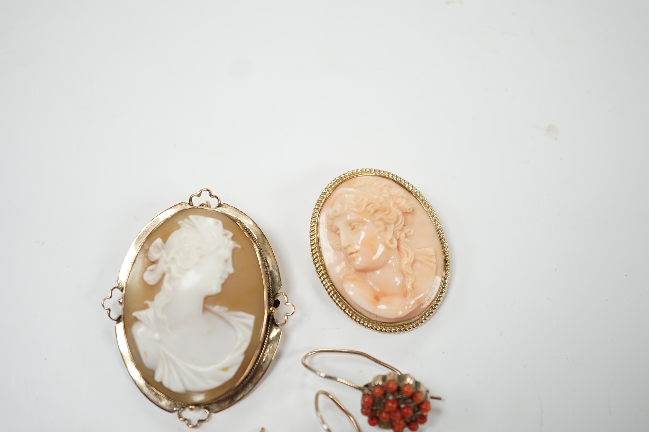 Two pairs of yellow metal and coral set earrings including carved bust (one badly chipped) and two 9ct mounted cameo shell/coral brooches. Poor condition.